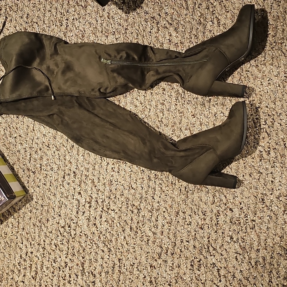 New Refresh thigh high heeled boots honey 01 dark green...size 7